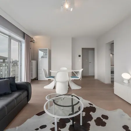 Golden I F2 Apartment